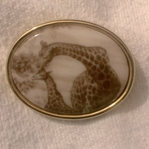 Genuine Porcelain Stone Giraffe Cameo, Brooch in Gold Tone